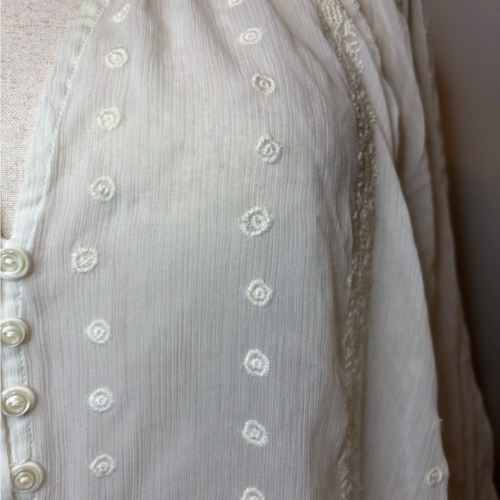 Old Navy Ivory Embroidered Button-Down Blouse - Picture 3 of 7